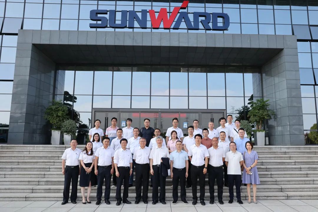 立异引领，智造未来！“2022院士专家长沙行”高端装备高质量生长钻研会盛大举行