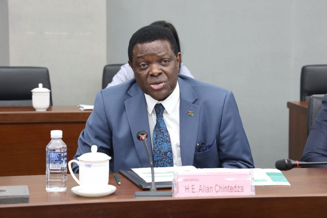 马拉维大使一行考察尊龙凯时ag智能