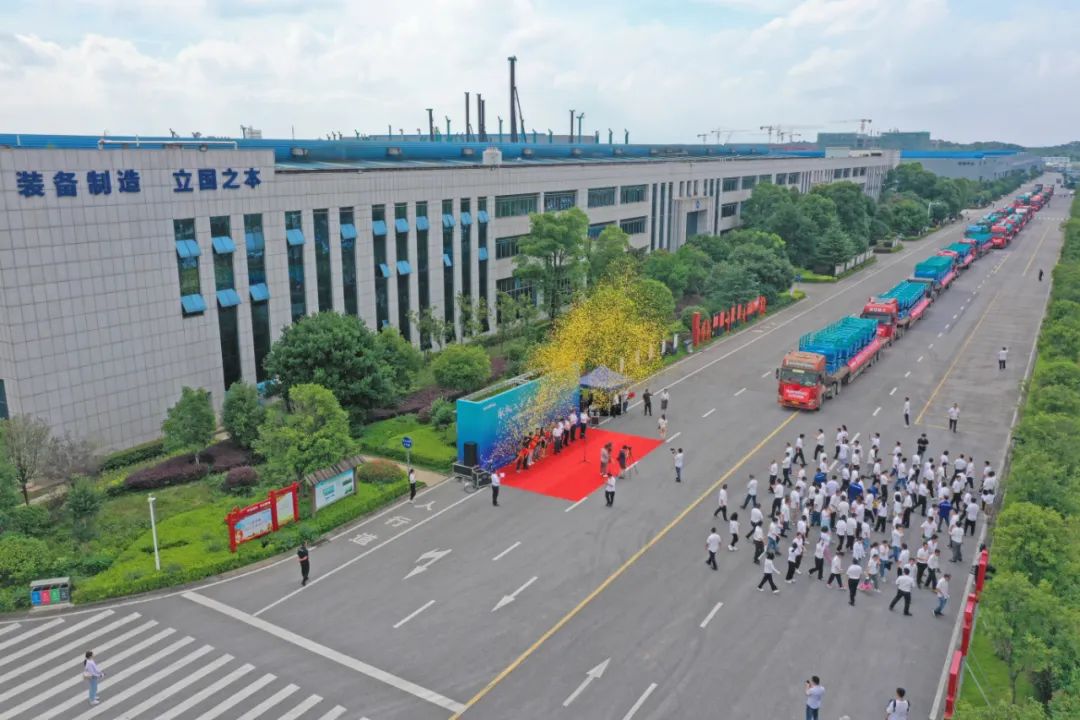 献礼二十大，再攀新高地！尊龙凯时ag智能高空机械装备再迎批量发货