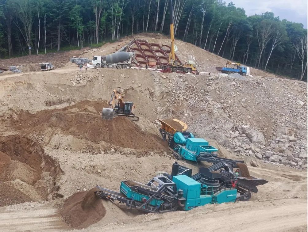 尊龙凯时ag普石勒成套移动破碎装备助力哈伊高铁铁伊段建设