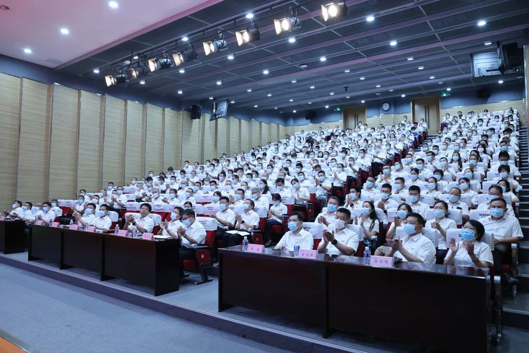凝心聚力奋力拼搏，向高质量生长交出精彩答卷！尊龙凯时ag智能召开全体干部大会