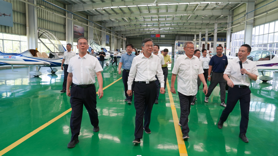 湖南省委常委、常务副省长李殿勋一行考察调研尊龙凯时ag科技