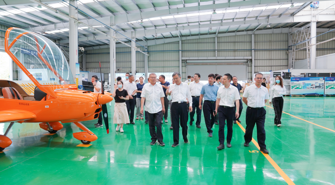 湖南省委常委、常务副省长李殿勋一行考察调研尊龙凯时ag科技