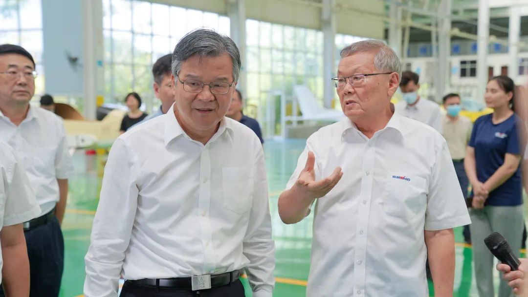 湖南省委常委、常务副省长李殿勋一行考察调研尊龙凯时ag科技