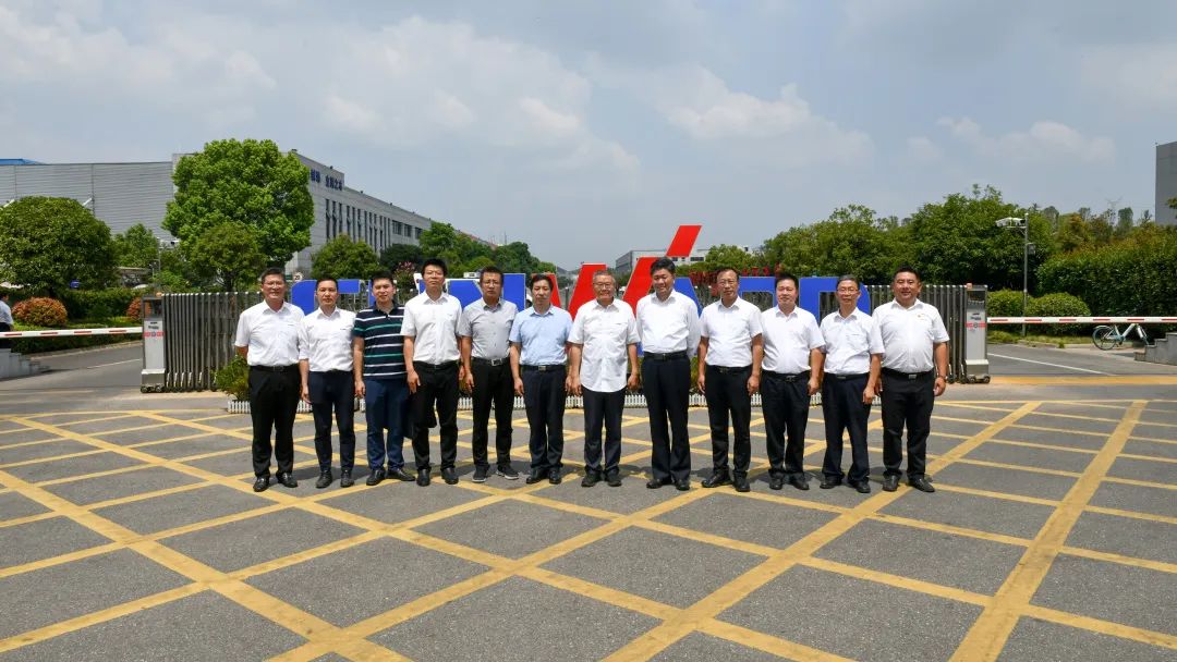 国家应急治理部郭治武局长一行考察尊龙凯时ag智能无人化应抢救援装备