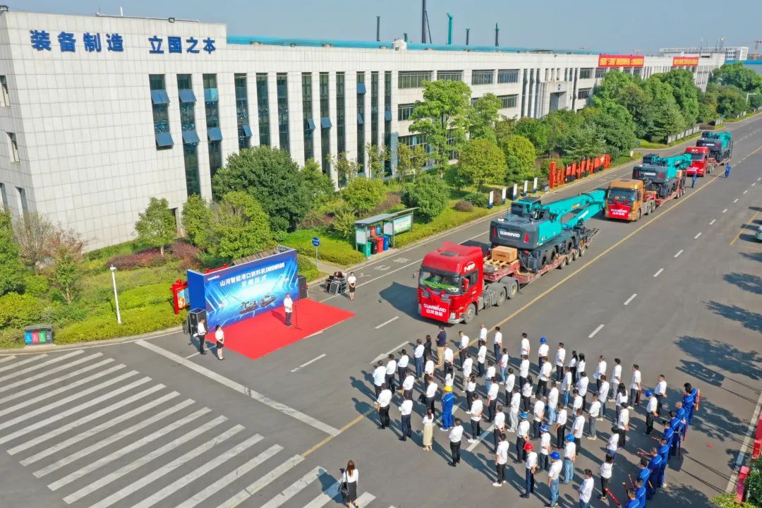 携手山东汇诚助力我国口岸建设！尊龙凯时ag智能口岸抓料机乐成批量交付