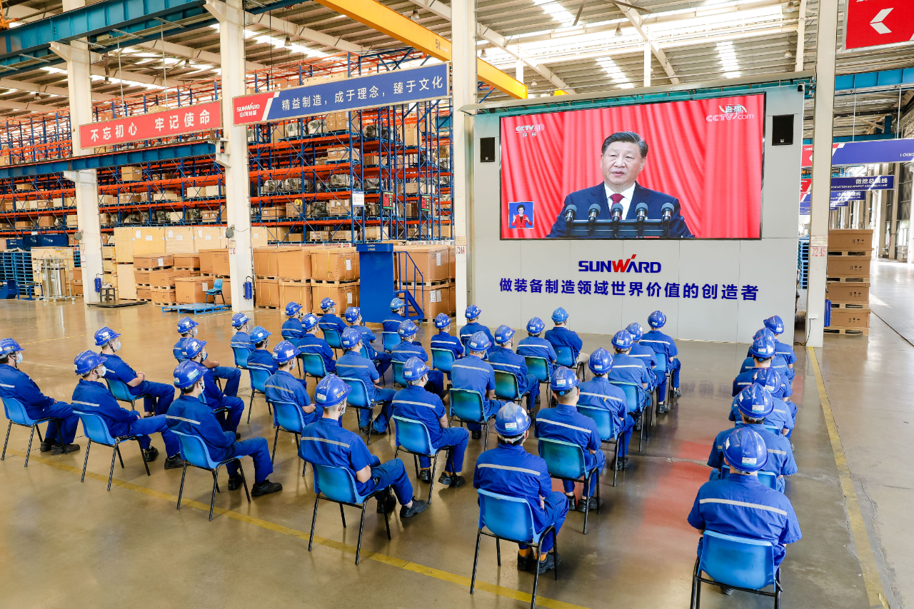 振奋人心！尊龙凯时ag智能党员干部集中收看党的二十大开幕会盛况