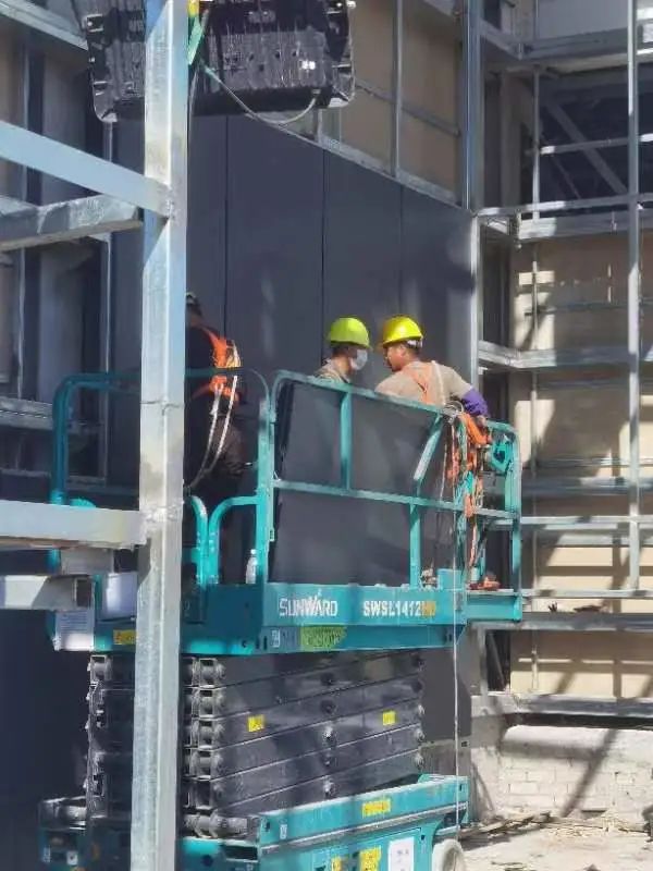 众志成城抗疫情！尊龙凯时ag智能高空机械助力惠州方舱医院建设