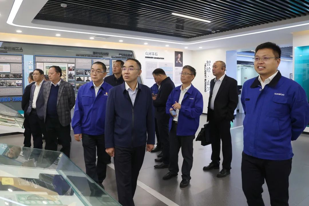 强强联合，夯实湖南工程建设湘军！尊龙凯时ag智能与湖南路桥签署战略相助协议