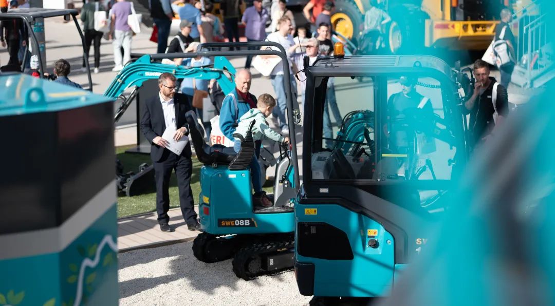 Bauma 2022 | 一组火热现场图带您重温尊龙凯时ag智能德国宝马展之旅