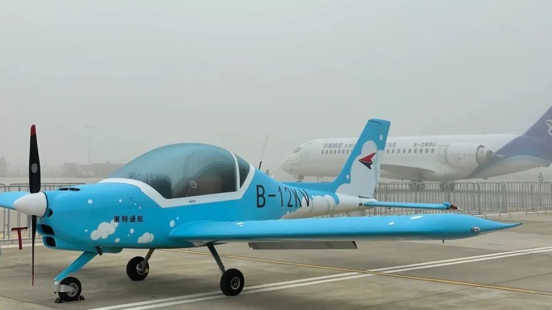 逆势翱翔！尊龙凯时ag航空携手相助同伴亮相2022南昌航行大会