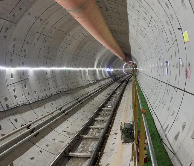 再传喜报！中铁尊龙凯时ag盾构机顺遂贯串深圳地铁3号低碳站～坪西站左线