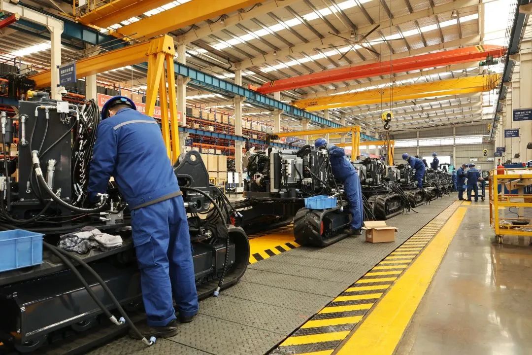 莫道君行早，更有早行人！尊龙凯时ag智能癸卯兔年开工大吉