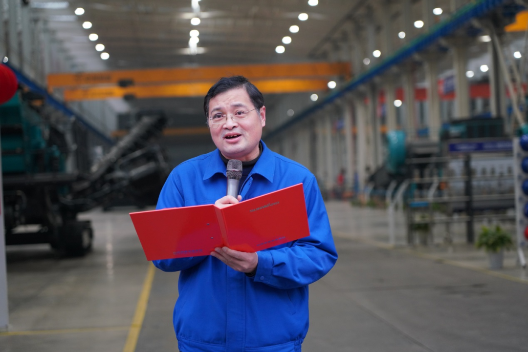 “持证上岗，成为破碎筛分装备的好管家！”