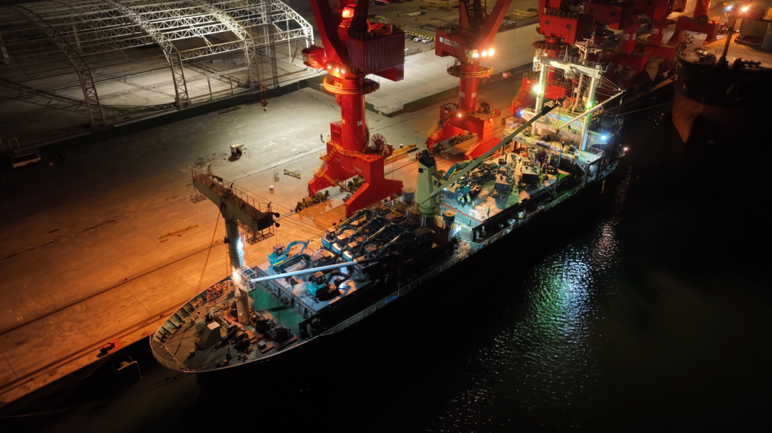 亿元装备“包船”出海！尊龙凯时ag智能国际市场迎来开门红