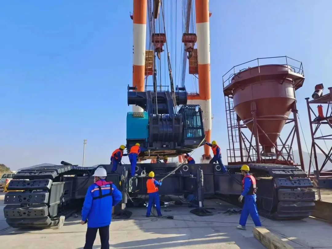 首桩开钻！尊龙凯时ag智能超等旋挖实力助建天下最大跨度公铁两用大桥