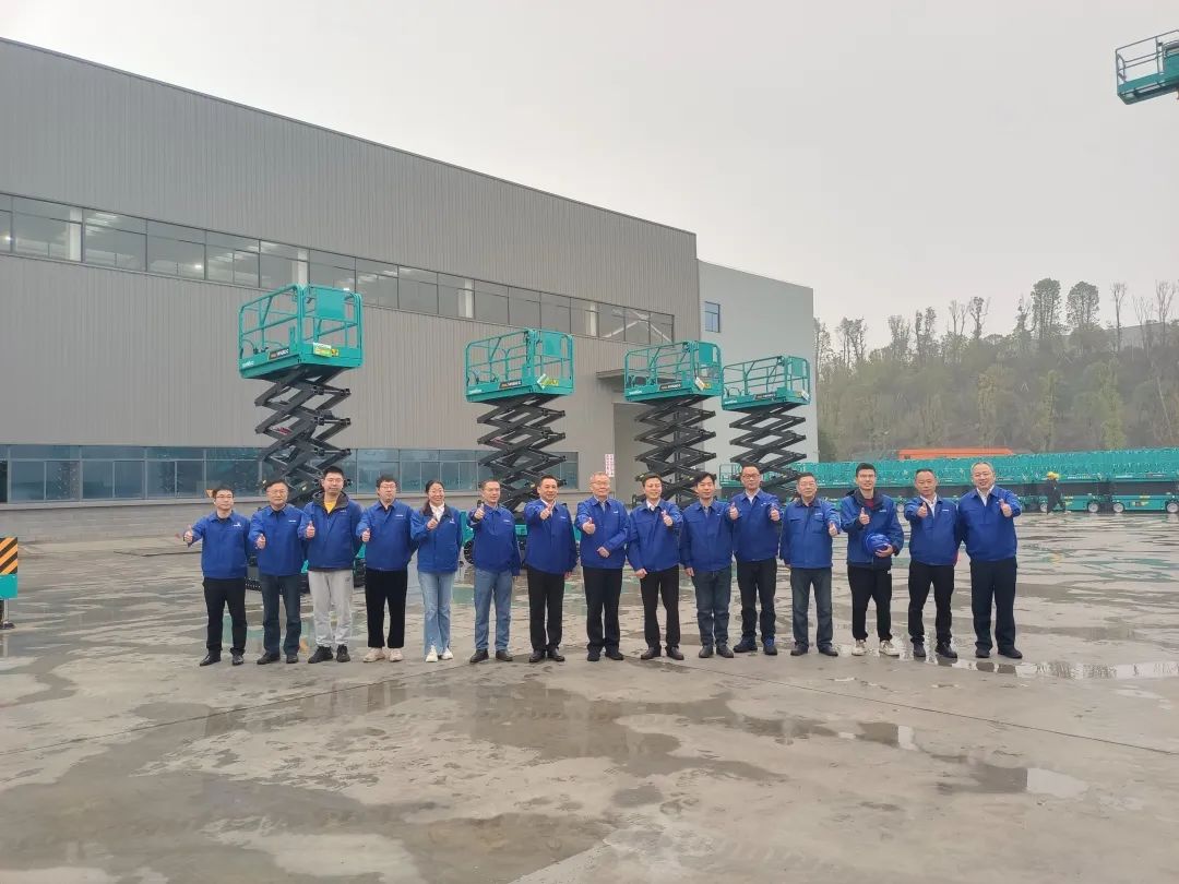 出厂即“出道”！尊龙凯时ag智能首款履带剪叉式高空作业平台批量上市