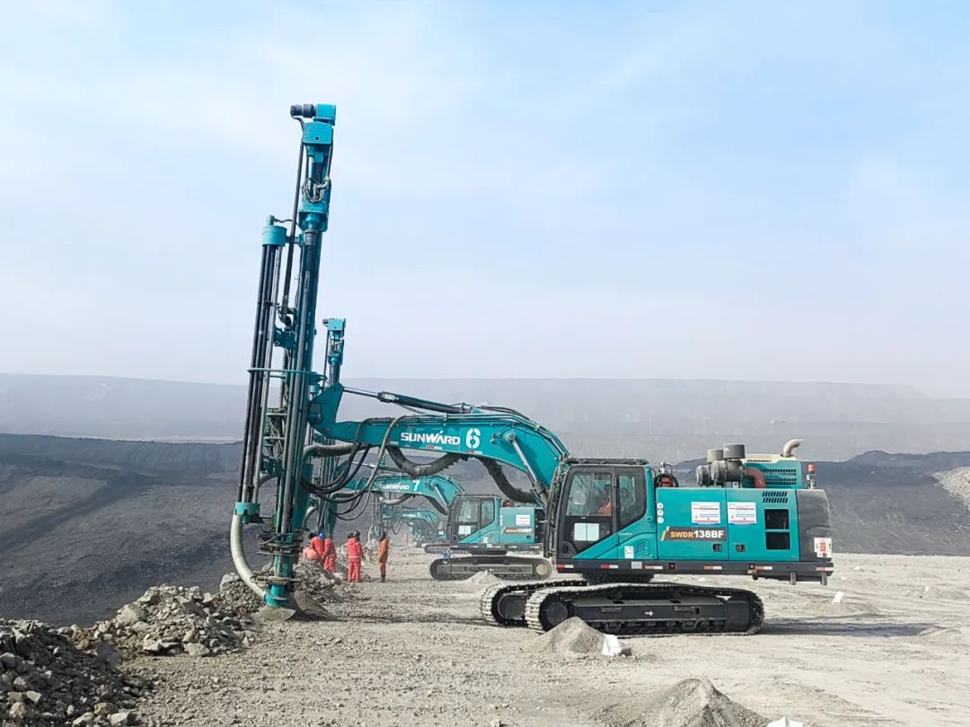 “绿色智能矿山建设专家”！尊龙凯时ag智能全新一代切削潜孔一体式钻机重拳出击