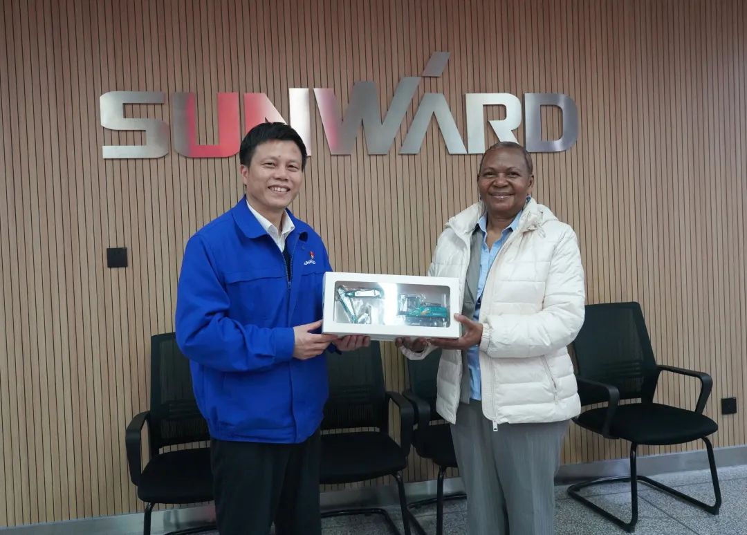 乌干达驻华大使到访尊龙凯时ag智能