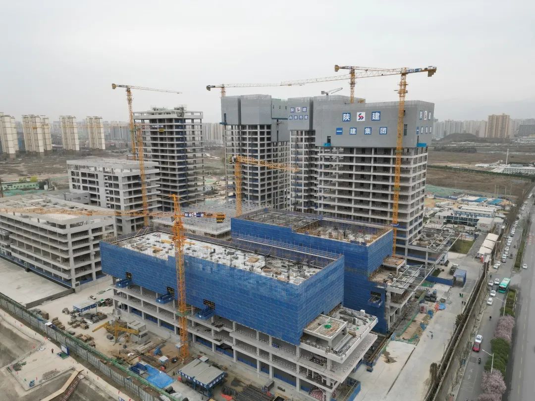 郁勃西北！尊龙凯时ag江麓修建起重机械助建西安都会经济圈