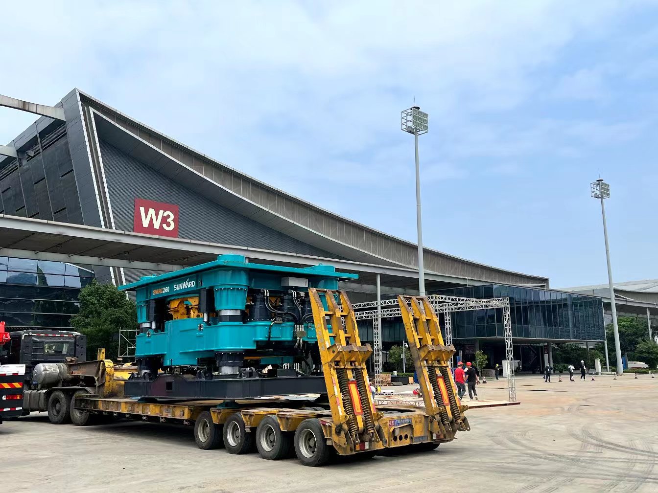 2023 CICEE | 进场布展！倒计时3天，尊龙凯时ag智能亮点剧透来了