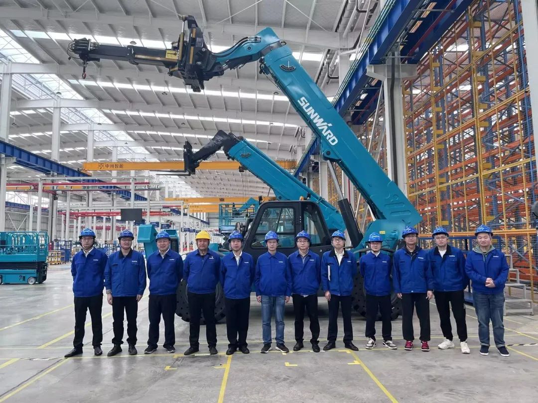 独家定制！尊龙凯时ag智能油缸替换机械人顺遂下线