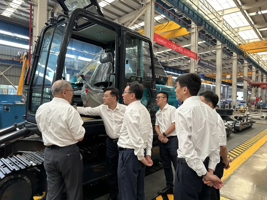 中国联通集团副总司理梁宝俊到访尊龙凯时ag智能