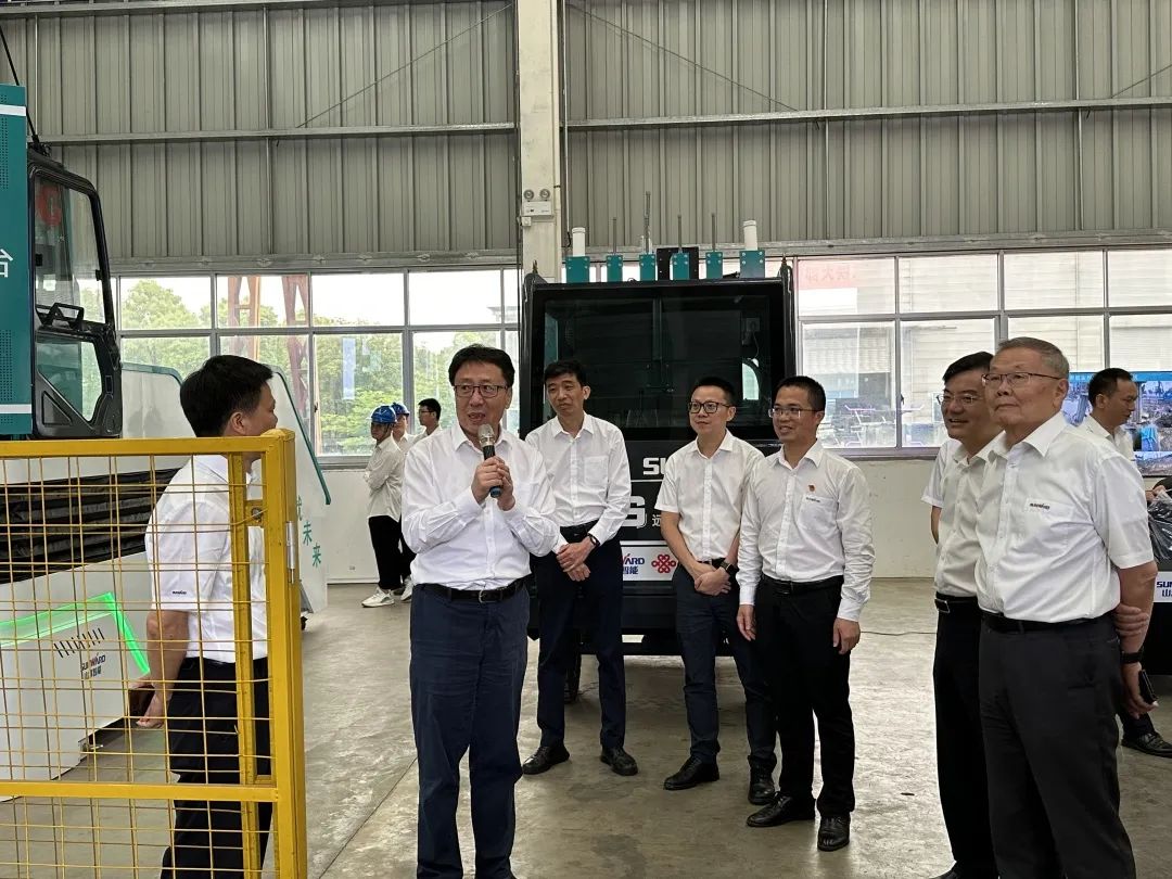 中国联通集团副总司理梁宝俊到访尊龙凯时ag智能