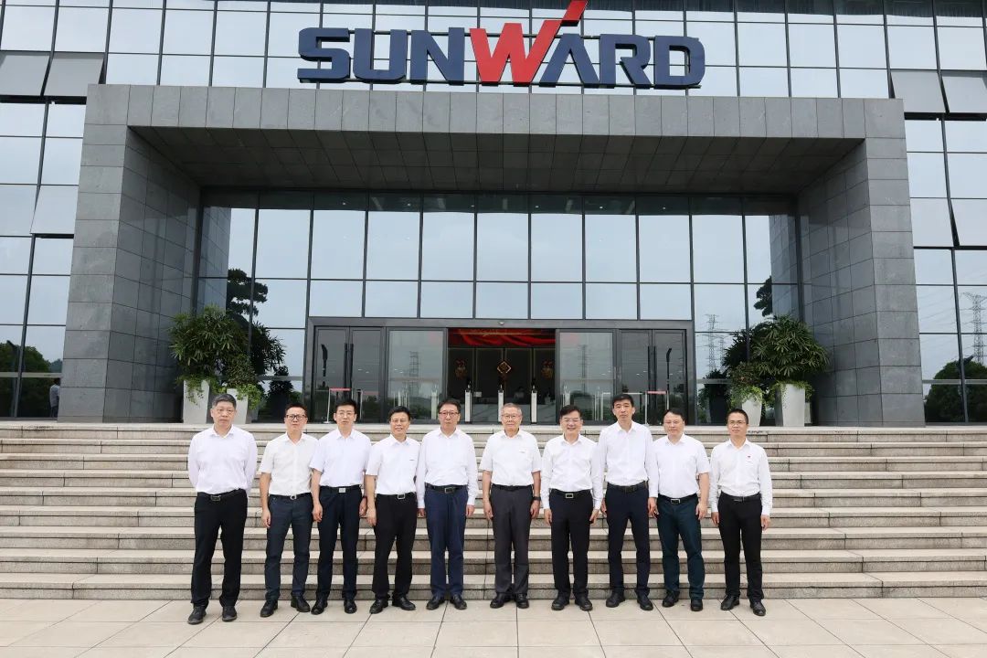 中国联通集团副总司理梁宝俊到访尊龙凯时ag智能