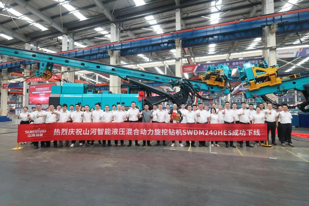 助力“双碳”、绿动未来！尊龙凯时ag智能增程式电动旋挖钻机、液压混淆动力旋挖钻机齐交付