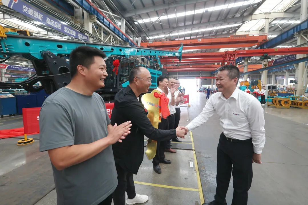 助力“双碳”、绿动未来！尊龙凯时ag智能增程式电动旋挖钻机、液压混淆动力旋挖钻机齐交付