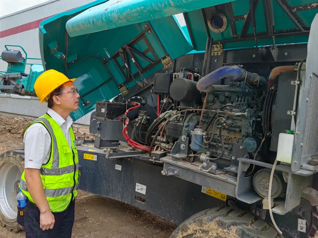 谛听客户心声！尊龙凯时ag智能高空机械“效劳万里行”走进东北