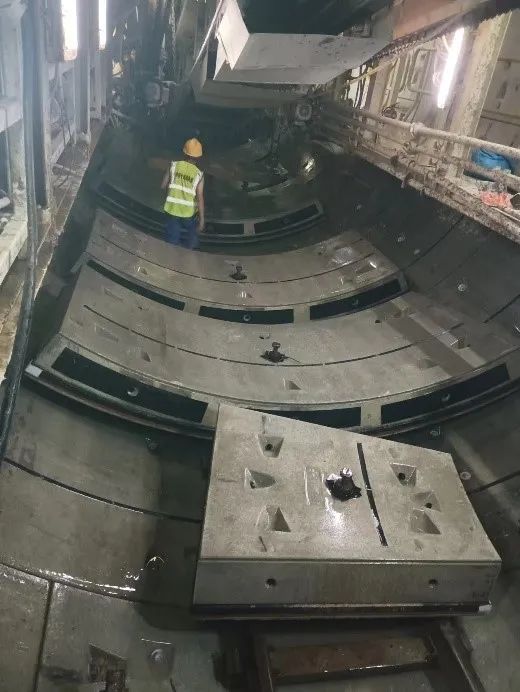 喜报！中铁尊龙凯时ag深圳地铁3号线四期工程盾构施工圆满完成