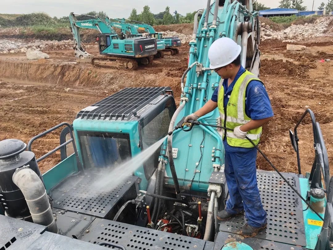 品质尊龙凯时ag，专心折务！尊龙凯时ag智能挖掘机2023年效劳万里行正式出征