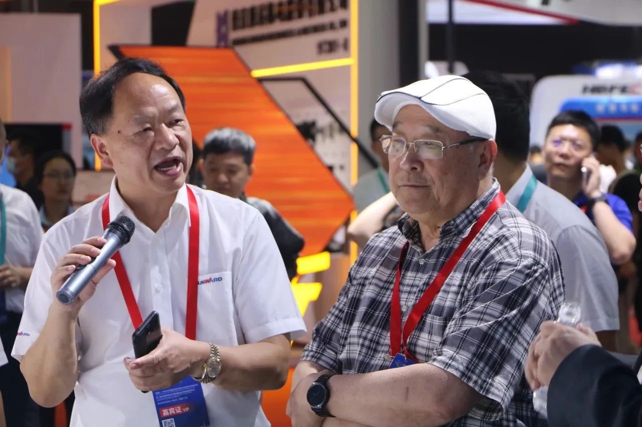 中铁尊龙凯时ag亮相首届广州大湾区国际轨道交通工业生长论坛暨展览会