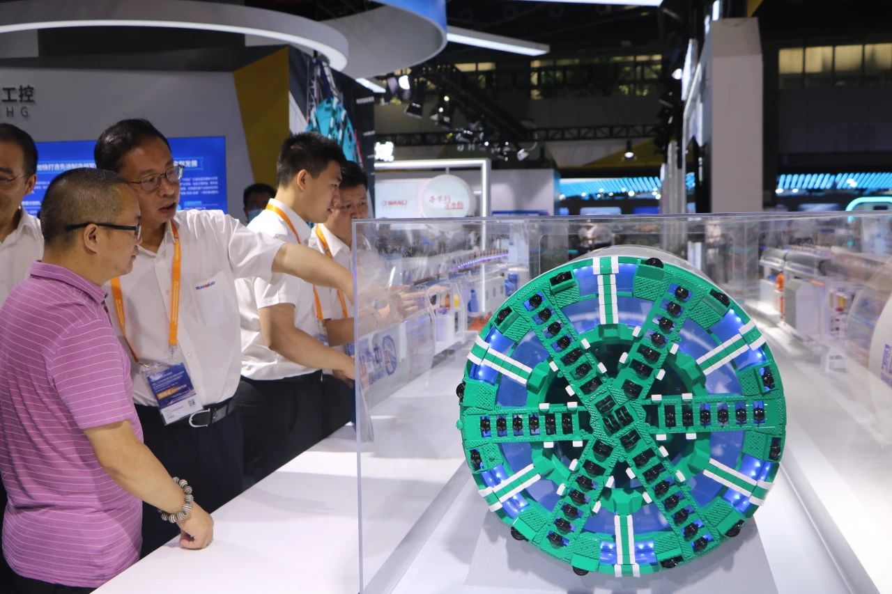 中铁尊龙凯时ag亮相首届广州大湾区国际轨道交通工业生长论坛暨展览会