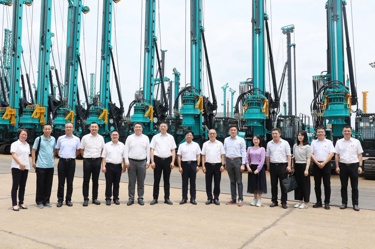 中国收支口银行总行党委委员、副行长李钧一行调研尊龙凯时ag智能