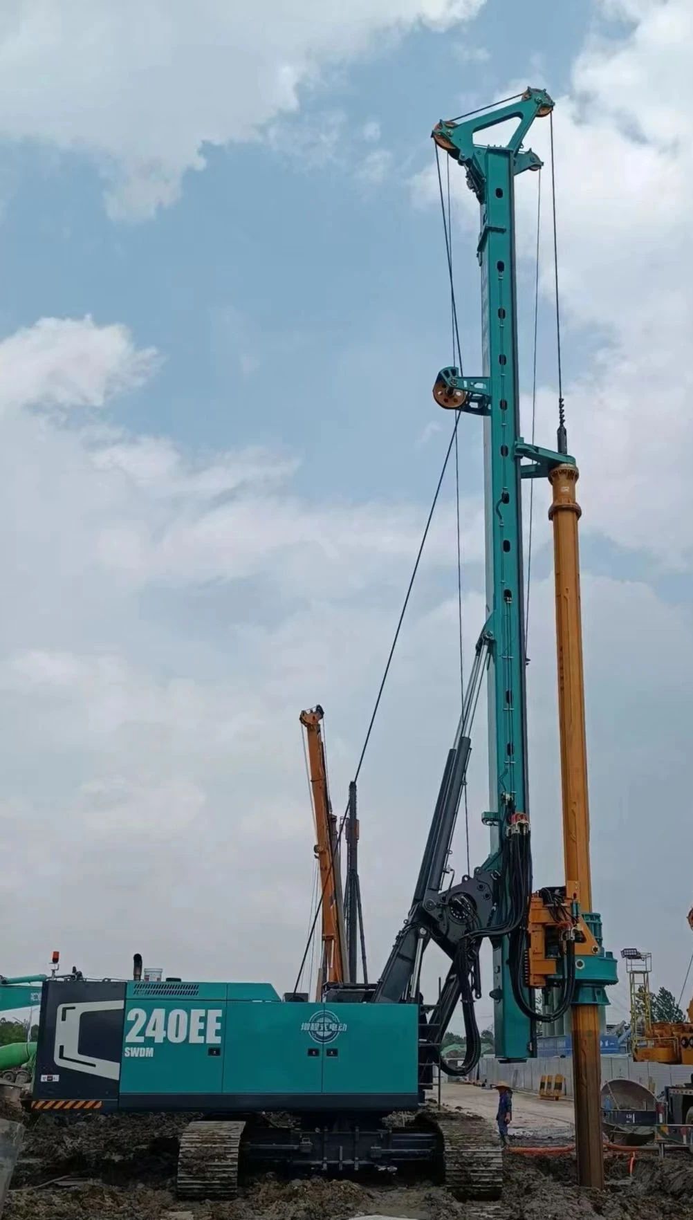 出道即巅峰！尊龙凯时ag智能增程式电动旋挖钻机硬核给“利”