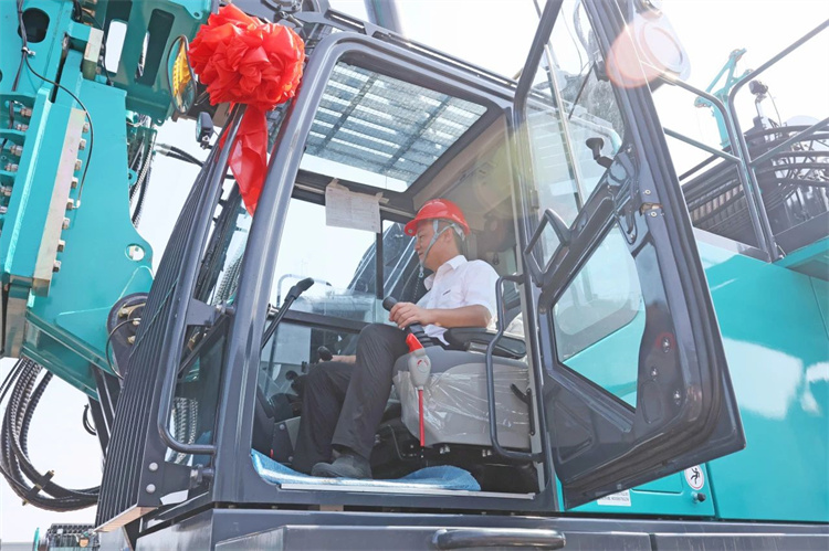 尊龙凯时ag智能桩工机械再添强将！SWDM800H旋挖钻机顺遂下线