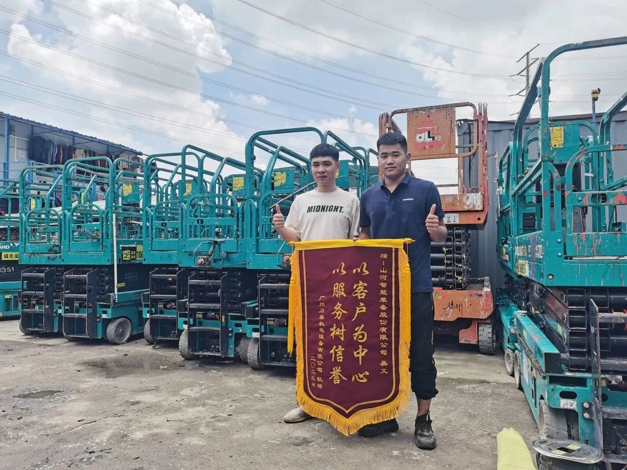 品质尊龙凯时ag，专心折务！尊龙凯时ag智能高空机械效劳万里行走进华南