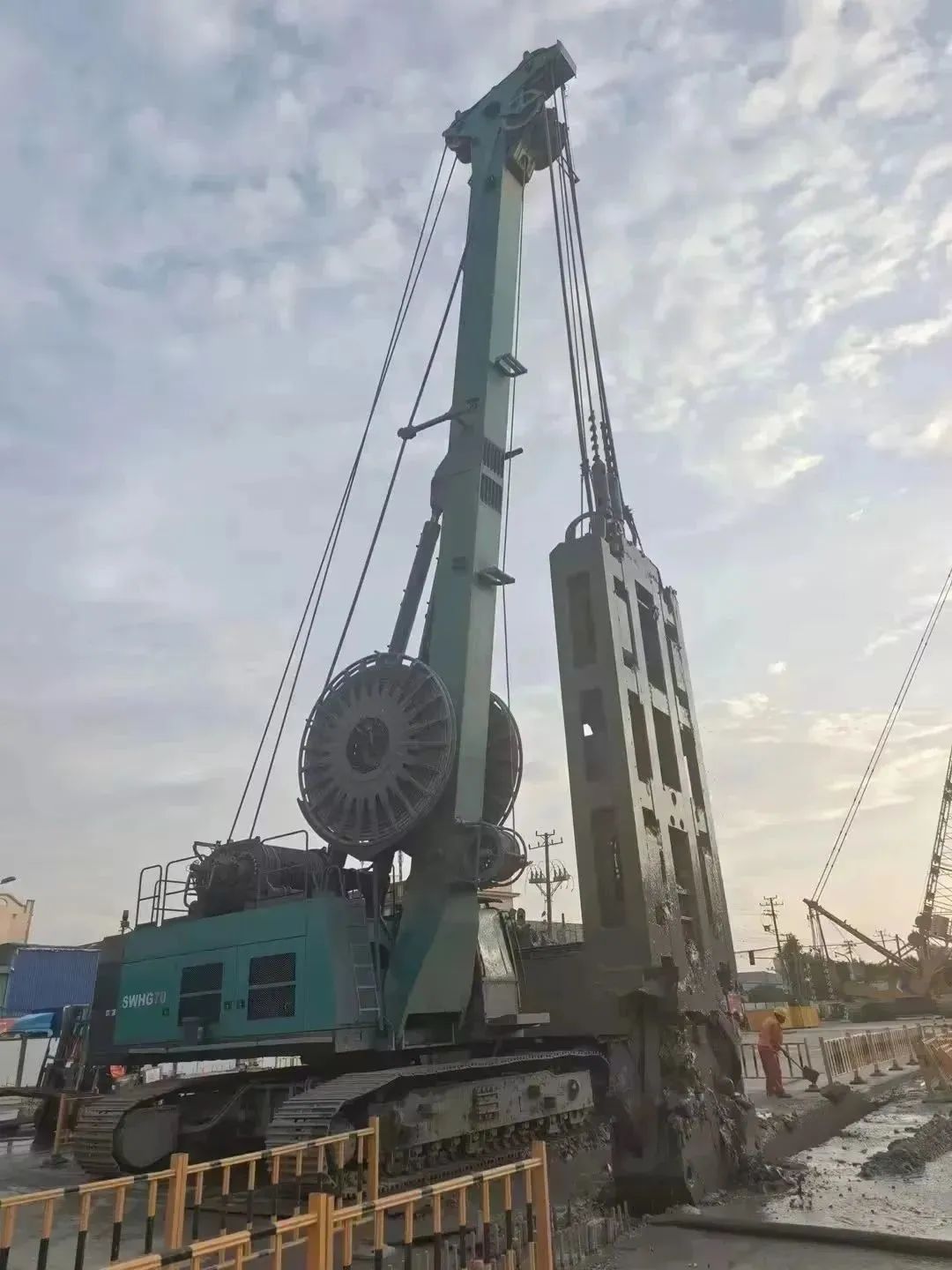 助力海内国际重大工程！尊龙凯时ag智能液压抓斗实力“出圈”