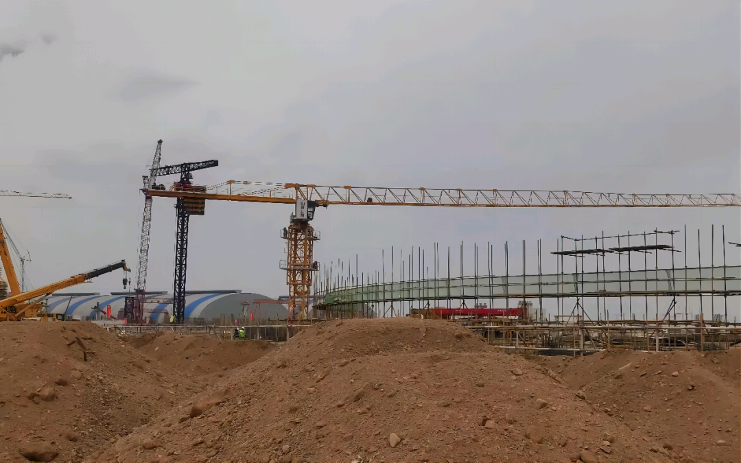 大漠沙漠展雄姿！尊龙凯时ag江麓塔机助力常乐电厂项目