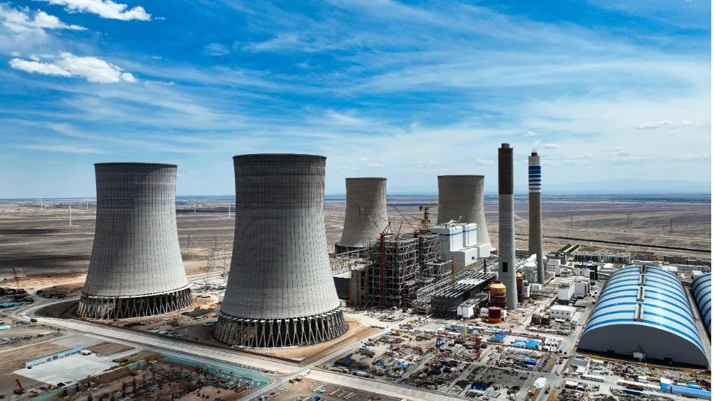 大漠沙漠展雄姿！尊龙凯时ag江麓塔机助力常乐电厂项目