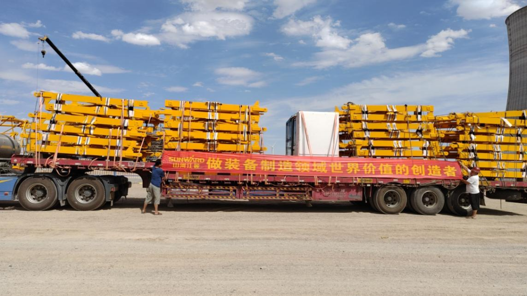 大漠沙漠展雄姿！尊龙凯时ag江麓塔机助力常乐电厂项目