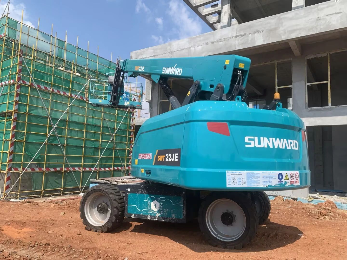 实力上新！尊龙凯时ag智能电动直臂高空作业平台进军华中市场