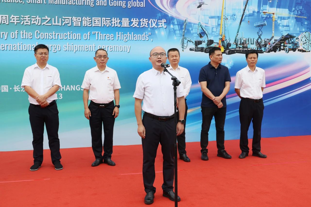 一连进军国际市。∽鹆盿g智能近百台装备集中发货