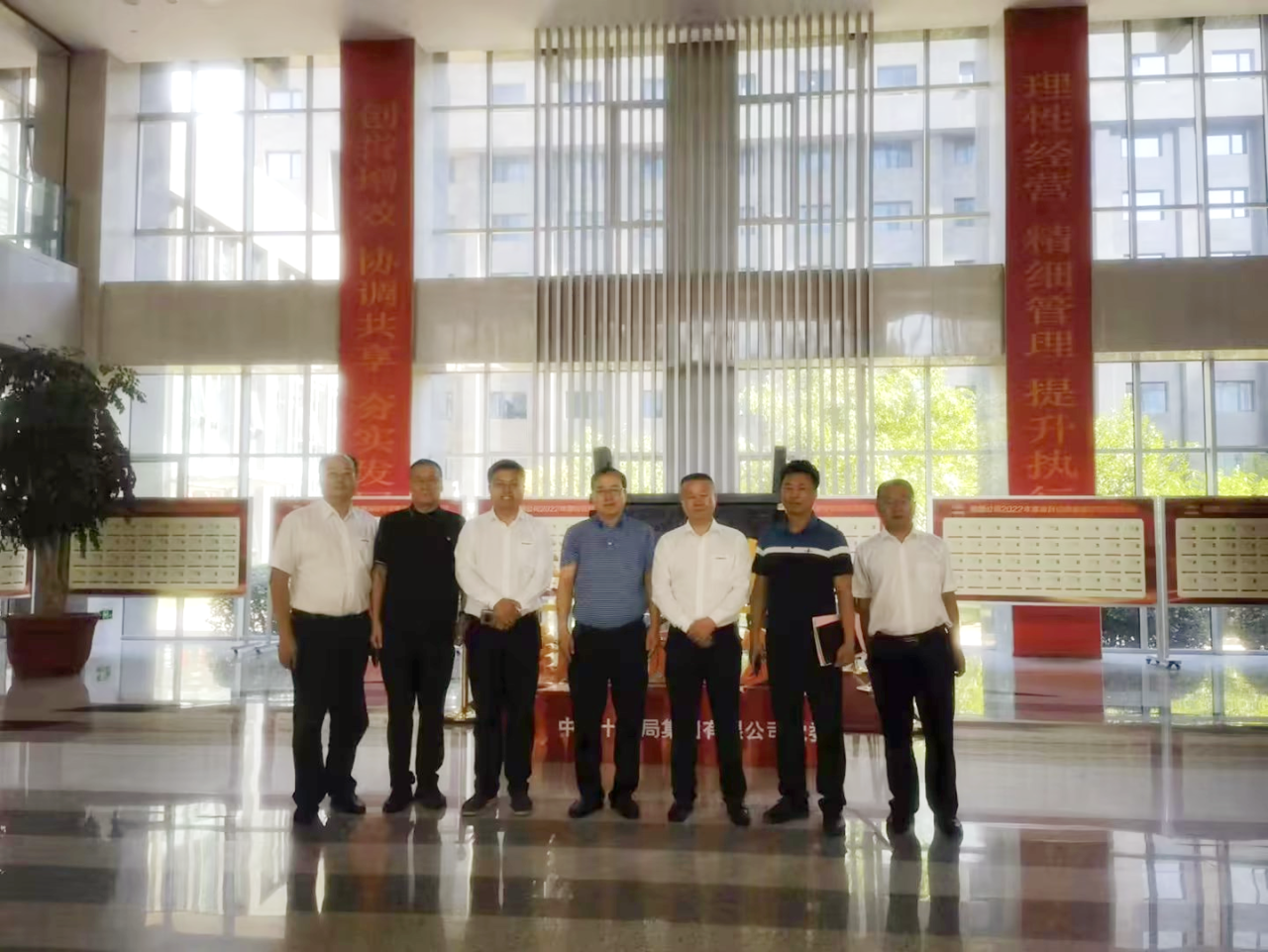 相助共赢！尊龙凯时ag智能总司理夏志宏带队赴中铁十九局造访交流