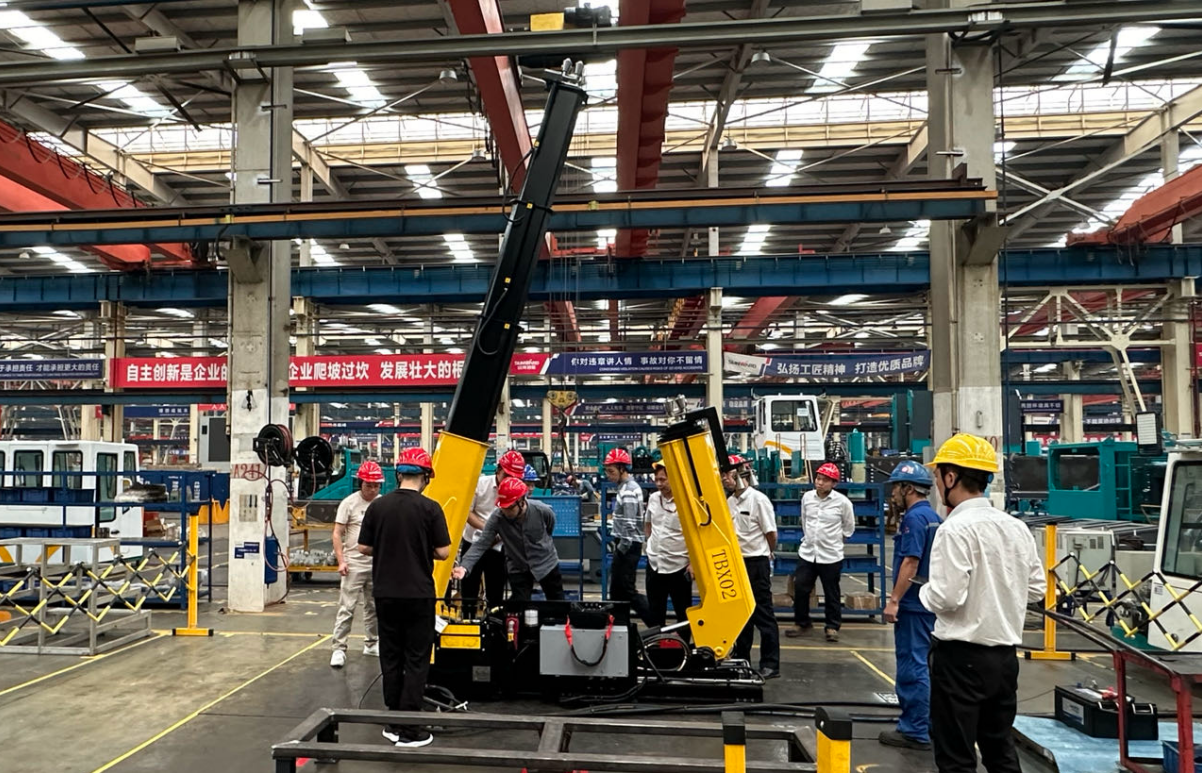 尊龙凯时ag智能首套抬拨线作业装置通过国家铁路系统准入判断