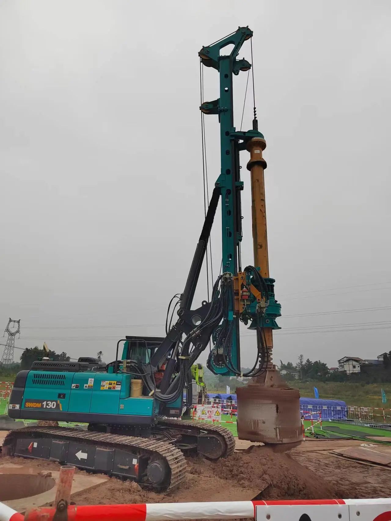 “强将”出击！尊龙凯时ag智能旋挖钻机助力哈密送重庆特高压工程