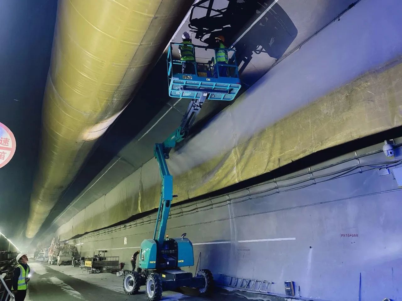 不惧高海拔挑战！尊龙凯时ag智能高空机械实力助建川藏铁路